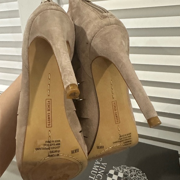 Vince Camuto Fiona Suede Sandal - Picture 4 of 5